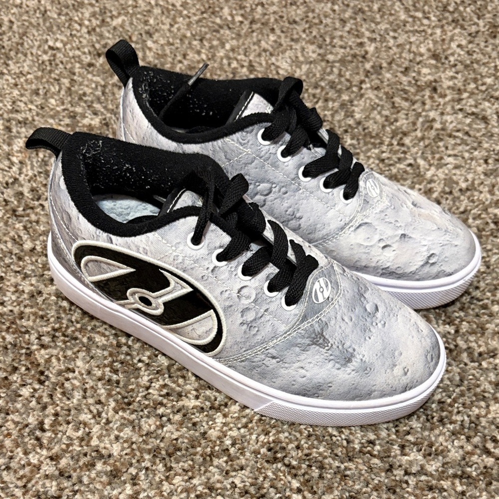 Heelys Lunar Gray and Black Sneakers